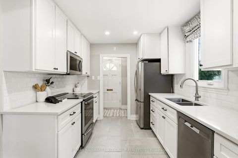 Photo 10 at 98 Sutherland Avenue, O'Neill, Oshawa