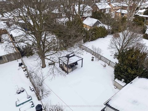 Photo 42 at 98 Sutherland Avenue, O'Neill, Oshawa