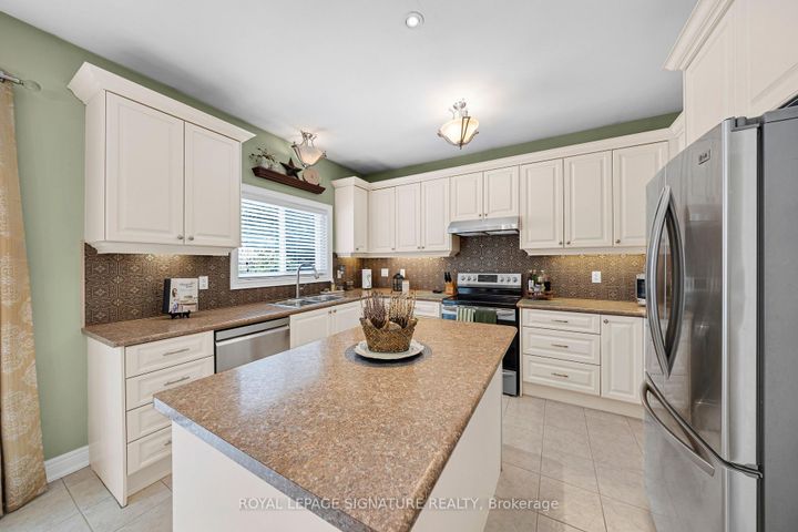 Photo 16 at 473A Oakwood Drive, Rosebank, Pickering