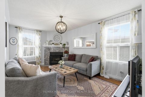 Photo 5 at 9 Grasett Crescent, West Bayfield, Barrie