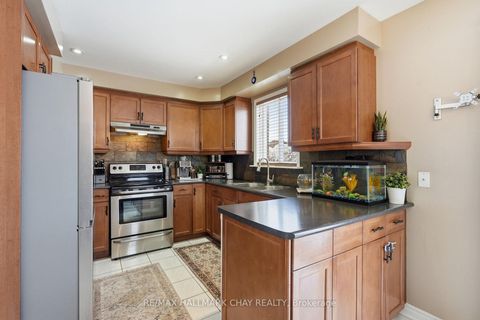 Photo 9 at 9 Grasett Crescent, West Bayfield, Barrie