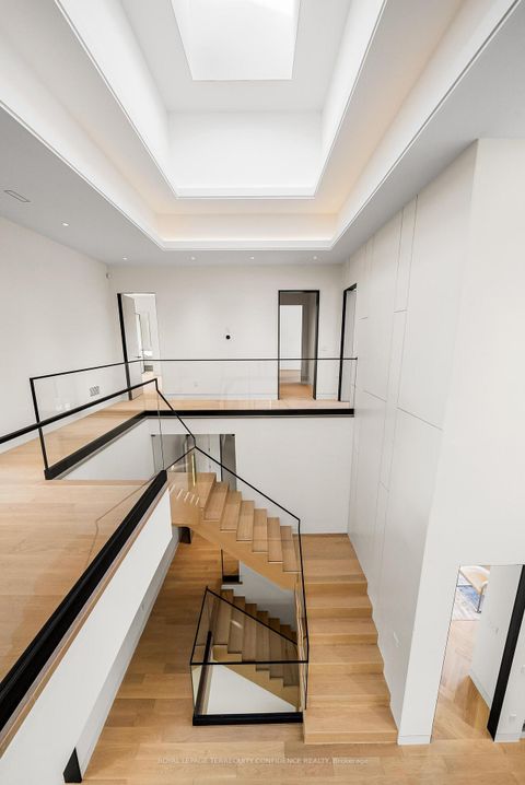 Photo 6 at 281 Kerrybrook Drive, Mill Pond, Richmond Hill