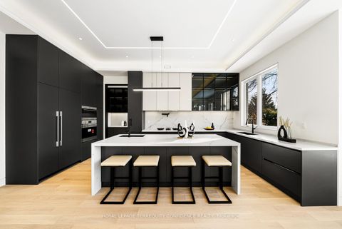 Photo 9 at 281 Kerrybrook Drive, Mill Pond, Richmond Hill