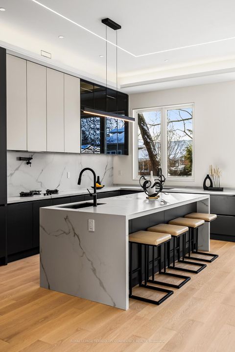 Photo 11 at 281 Kerrybrook Drive, Mill Pond, Richmond Hill