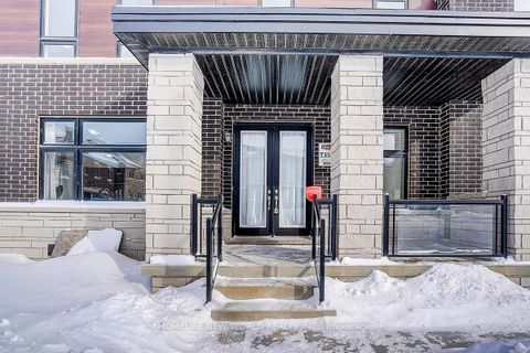 Photo 2 at 2 Hercules Club Drive, Rural Richmond Hill, Richmond Hill