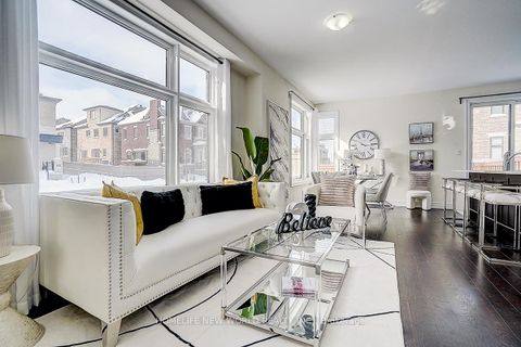 Photo 5 at 2 Hercules Club Drive, Rural Richmond Hill, Richmond Hill