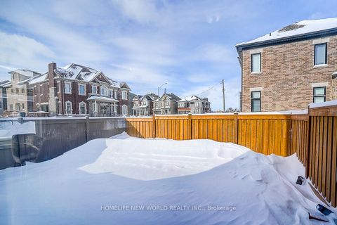 Photo 25 at 2 Hercules Club Drive, Rural Richmond Hill, Richmond Hill