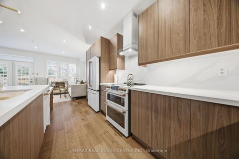 Photo 17 at 8 Bristlewood Crescent, Patterson, Vaughan