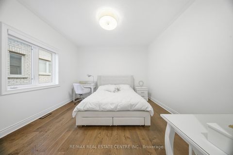 Photo 27 at 8 Bristlewood Crescent, Patterson, Vaughan