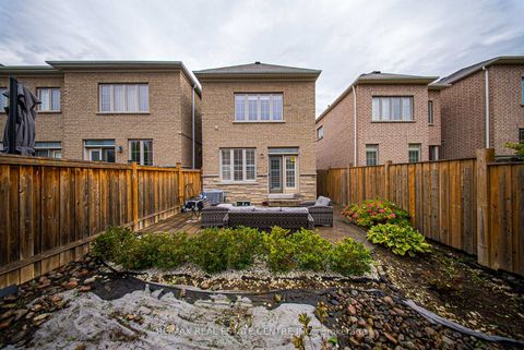 Photo 39 at 8 Bristlewood Crescent, Patterson, Vaughan