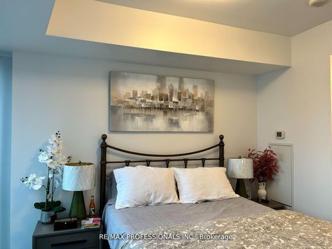 Photo 10 at 2503 - 12 York Street, Waterfront Communities C1, Toronto