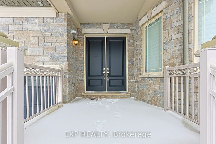 Photo 2 at 95 Chesney Crescent, Kleinburg, Vaughan