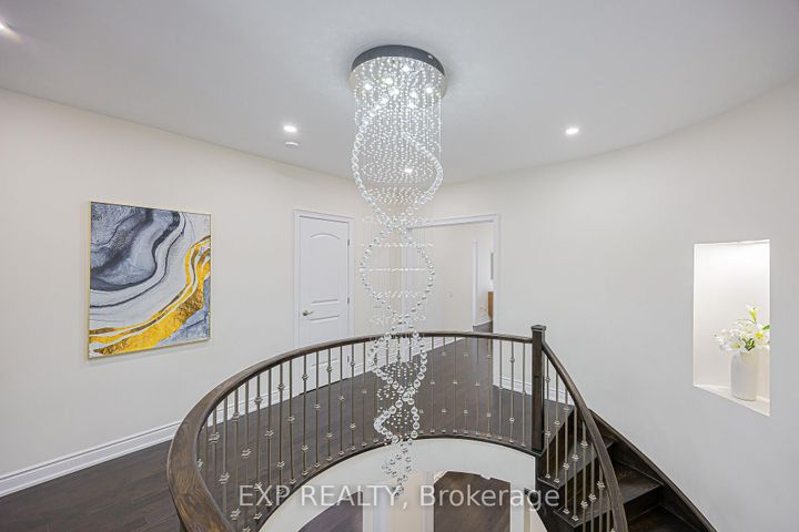 Photo 32 at 95 Chesney Crescent, Kleinburg, Vaughan