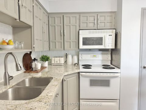 Photo 13 at 203 - 3555 Bathurst Street, Nortown, Toronto