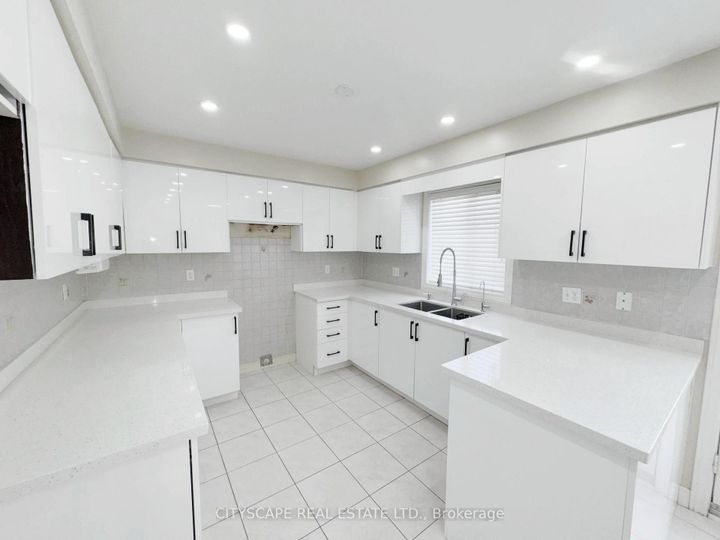 Photo 11 at 127 Barleyfield Road, Wellington, Brampton