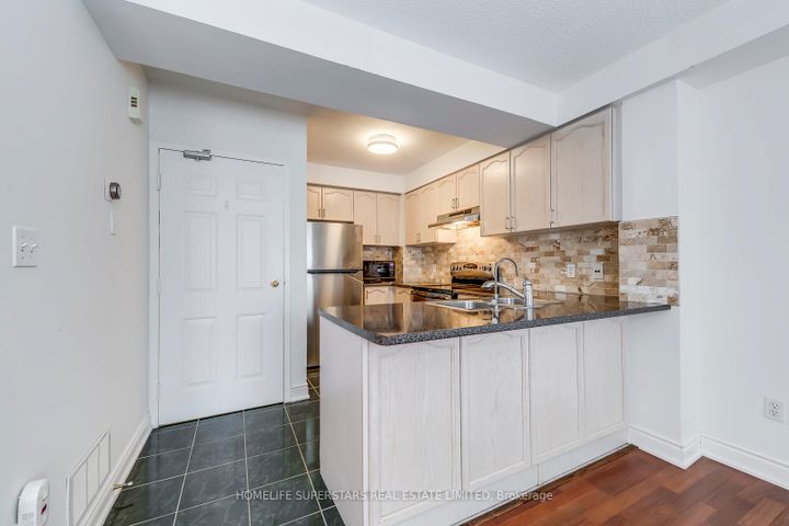 Photo 3 at 11 - 605 Shoreline Drive, Cooksville, Mississauga