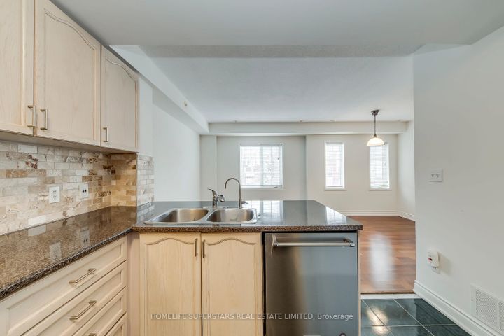 Photo 4 at 11 - 605 Shoreline Drive, Cooksville, Mississauga