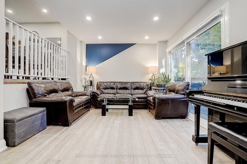 Photo 4 at 23 - 2020 Pharmacy Avenue, L'Amoreaux, Toronto