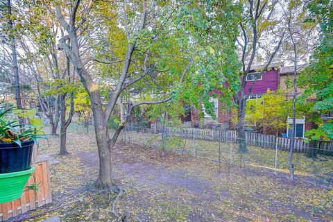 Photo 8 at 23 - 2020 Pharmacy Avenue, L'Amoreaux, Toronto