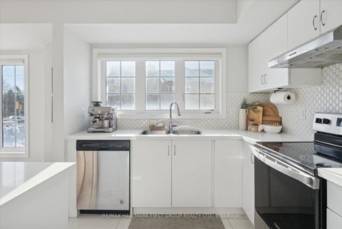 Photo 8 at 40 Porcelain Way, Rolling Acres, Whitby