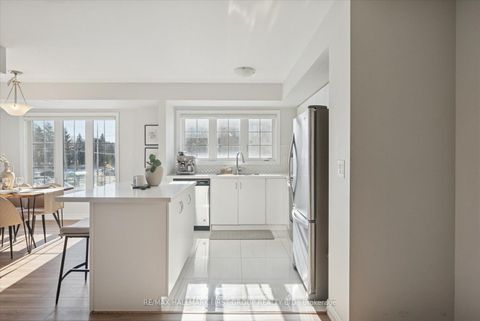 Photo 9 at 40 Porcelain Way, Rolling Acres, Whitby