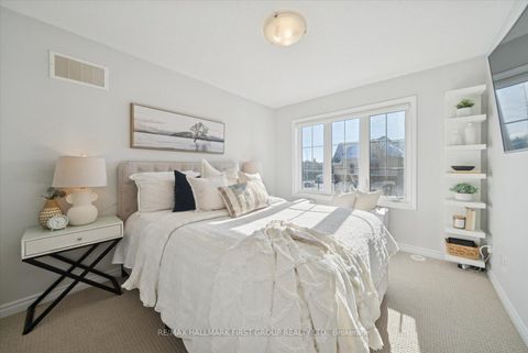 Photo 13 at 40 Porcelain Way, Rolling Acres, Whitby