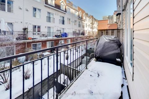 Photo 14 at 802 - 12 Laidlaw Street, South Parkdale, Toronto