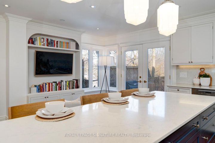 Photo 18 at 165 Welland Avenue, Moore Park, Toronto