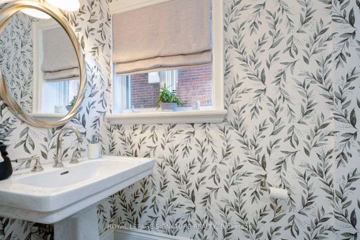 Photo 21 at 165 Welland Avenue, Moore Park, Toronto