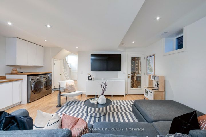 Photo 37 at 165 Welland Avenue, Moore Park, Toronto