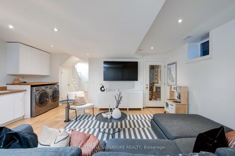 Photo 37 at 165 Welland Avenue, Moore Park, Toronto