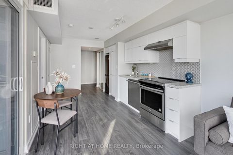 Photo 8 at 3012 - 21 Iceboat Terrace, Waterfront Communities C1, Toronto