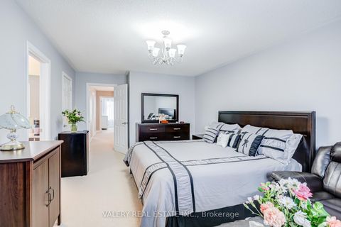 Photo 13 at 63 Bathgate Crescent, Courtice, Clarington