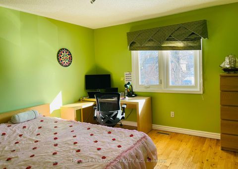 Photo 13 at 32 Halstead Drive, Unionville, Markham