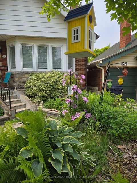 Photo 3 at 18 Fairside Avenue, East York, Toronto