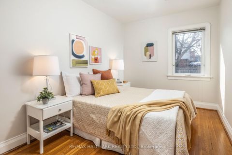 Photo 11 at 18 Fairside Avenue, East York, Toronto