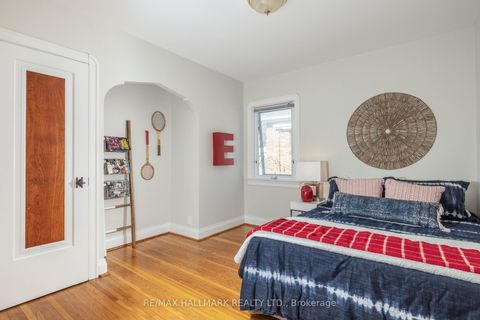Photo 12 at 18 Fairside Avenue, East York, Toronto