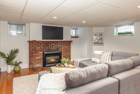 Photo 15 at 18 Fairside Avenue, East York, Toronto