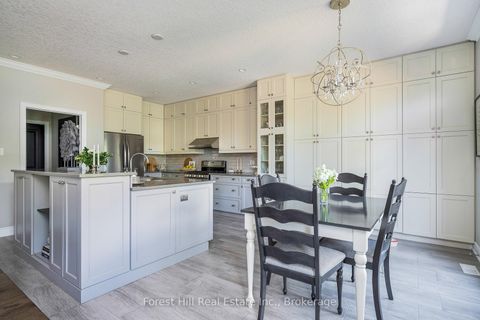 Photo 10 at 21 Marta Crescent, Ardagh, Barrie