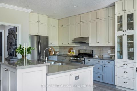 Photo 12 at 21 Marta Crescent, Ardagh, Barrie