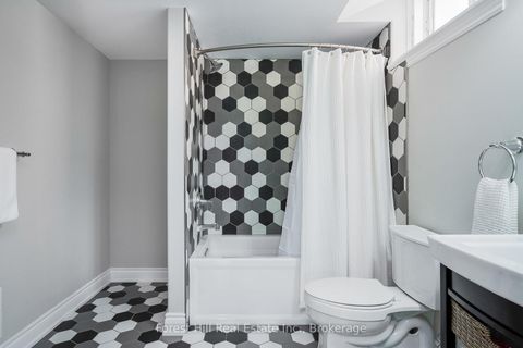 Photo 34 at 21 Marta Crescent, Ardagh, Barrie