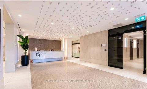 Photo 2 at 210 - 2020 Bathurst Street, Cedarvale, Toronto