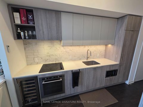 Photo 14 at 210 - 2020 Bathurst Street, Cedarvale, Toronto