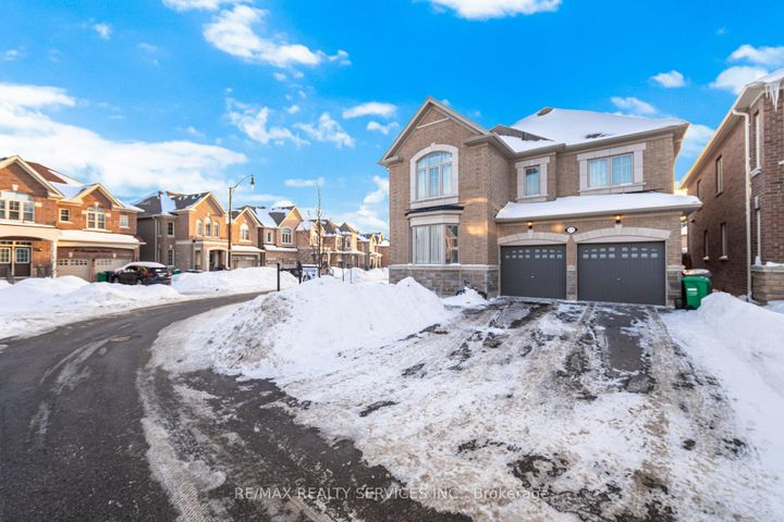 Photo 2 at 15 Farringdon Crescent, Northwest Brampton, Brampton