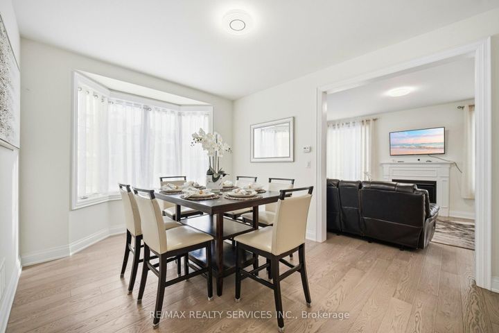 Photo 7 at 15 Farringdon Crescent, Northwest Brampton, Brampton