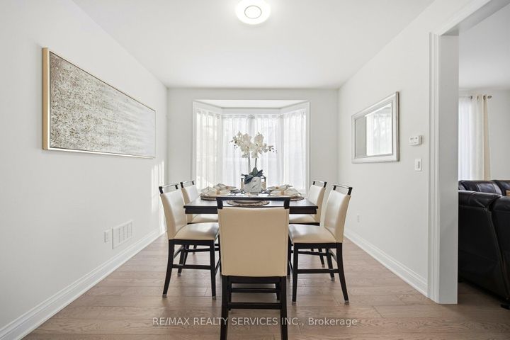 Photo 9 at 15 Farringdon Crescent, Northwest Brampton, Brampton