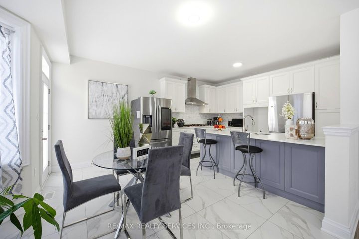 Photo 22 at 15 Farringdon Crescent, Northwest Brampton, Brampton