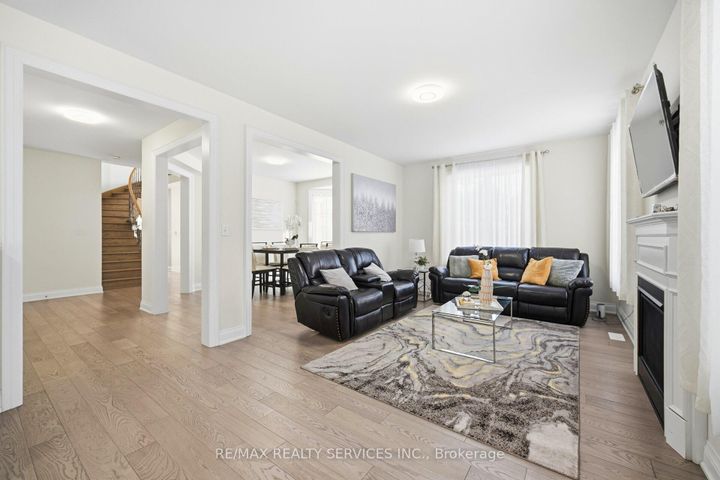 Photo 24 at 15 Farringdon Crescent, Northwest Brampton, Brampton