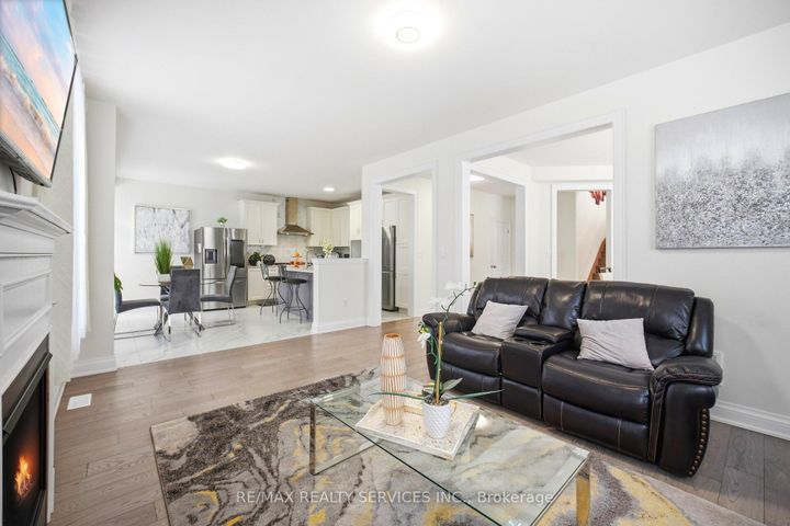 Photo 25 at 15 Farringdon Crescent, Northwest Brampton, Brampton