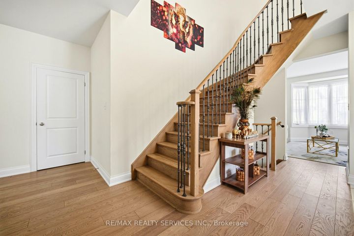 Photo 26 at 15 Farringdon Crescent, Northwest Brampton, Brampton